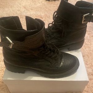 Women’s black Lace up boots 7